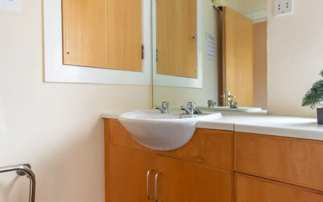 Elegant Apartment in Edinburgh near River Almond