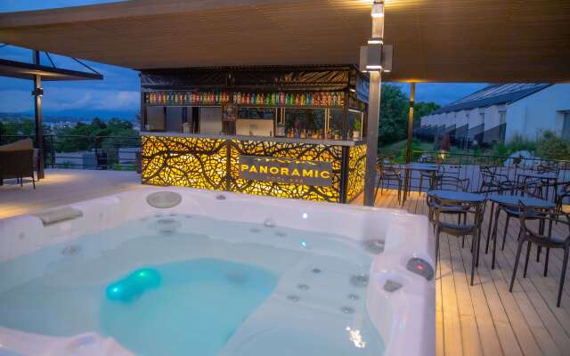 Pinares Panorama Suites & Spa