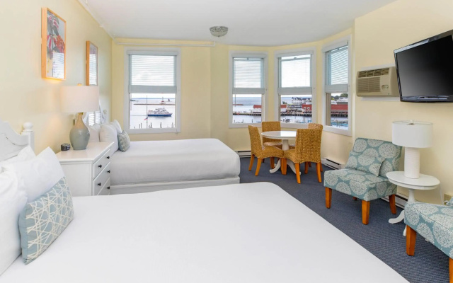 Island House Hotel