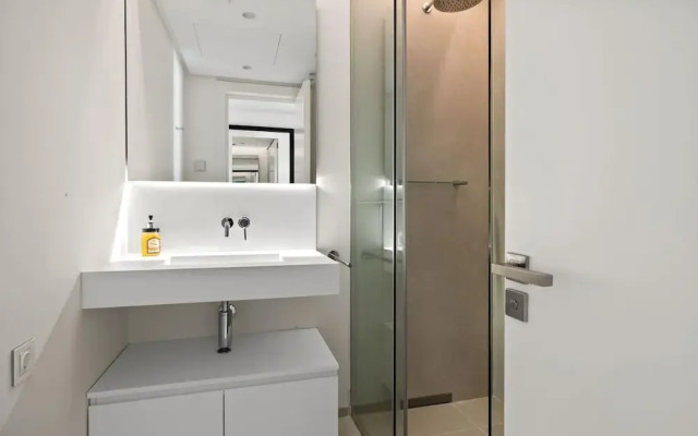Hillside Flat With Pool in Palo Alto - Ref M49