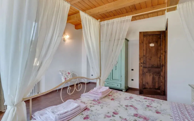 Villa in Piandimeleto With Pool & Sauna