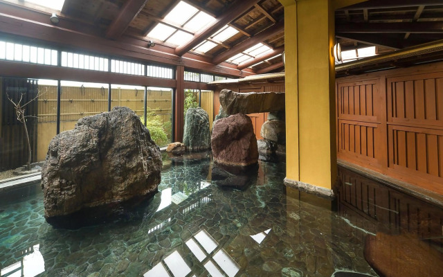 Yuraku Hotel