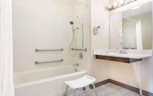 Super 8 by Wyndham Orangeburg North