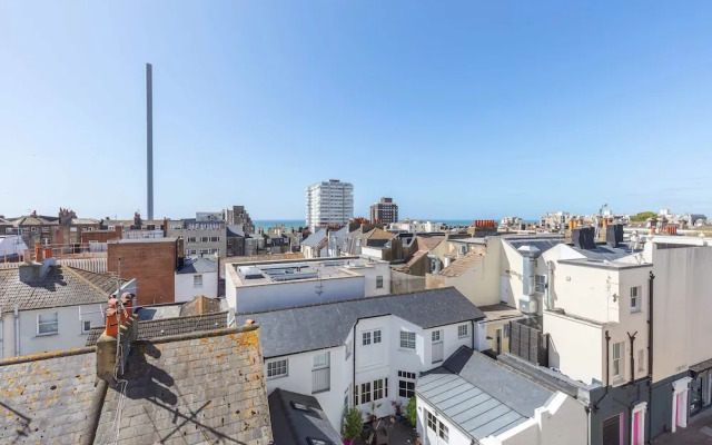 Right On : Bright On Apartment 1B | By My Getaways