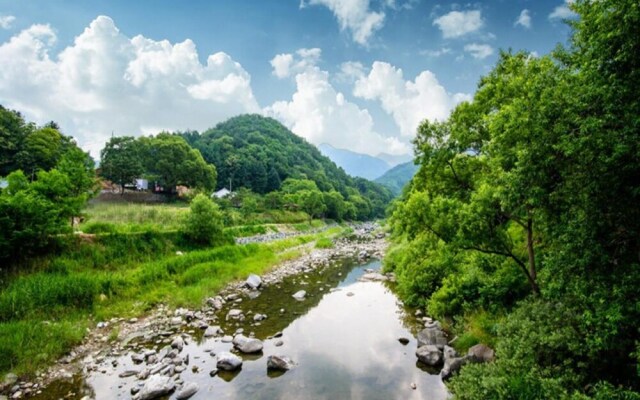 Yangpyeong 4hue House Pension