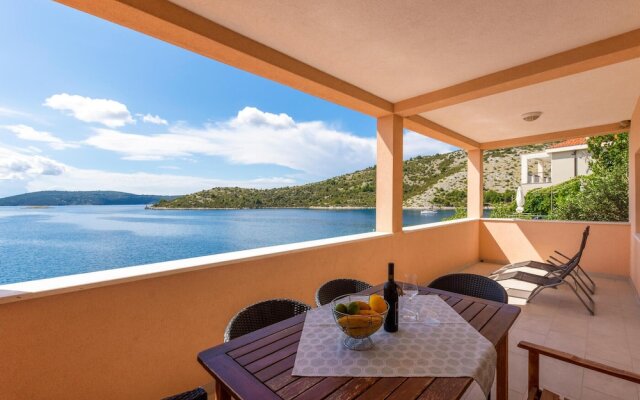 Amazing Home in Vinisce With Wifi and 2 Bedrooms