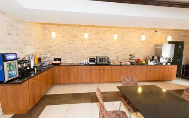 Best Western Plus Oakbrook Inn