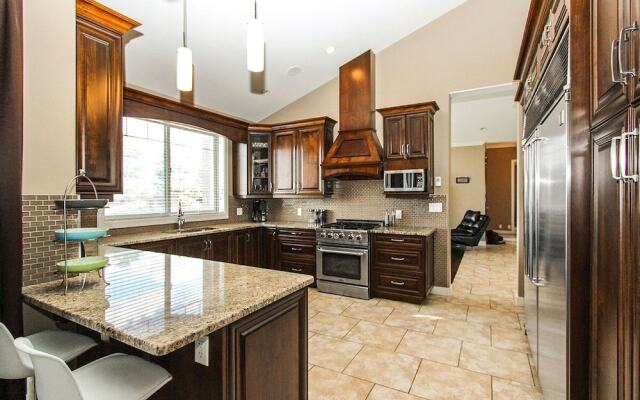 Luxury Lakefront Rooms