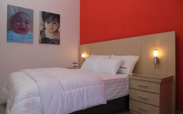 RedDoorz near Plaza Marina 2