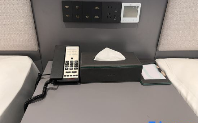 Thunderobot Esports Hotel