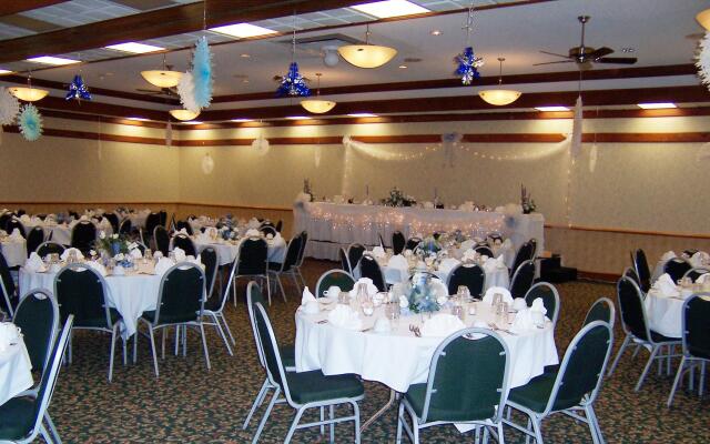 Norwood Inn & Suites