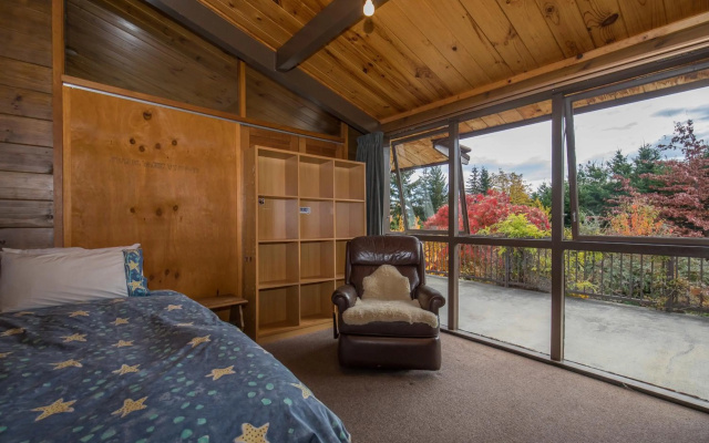 Lakeside Escape - Wanaka Holiday Bach – Balcony – Wanaka