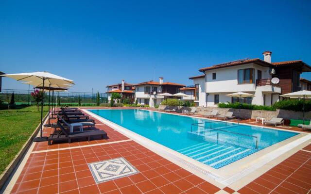 Villas in Complex Trakiyskiy Bryag