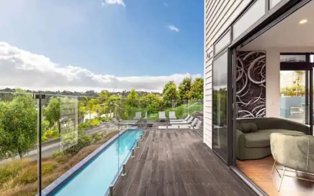 North Shore Mansion With 20M Pool