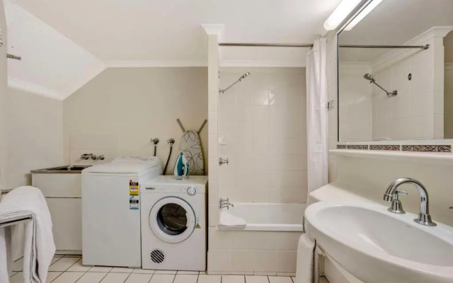 City Oasis Inn Townsville, SureStay Collection by BW