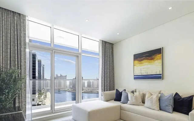 LUX The Bays Edge Canal View Suite