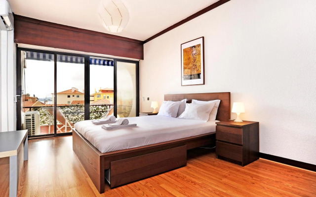 Sunset Balcony in Estoril - Checkinhome