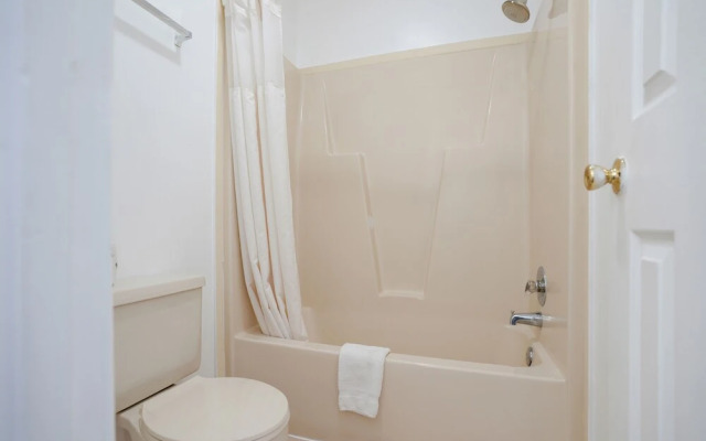 OYO Hotel Calhoun GA I-75 & US-41 Hwy