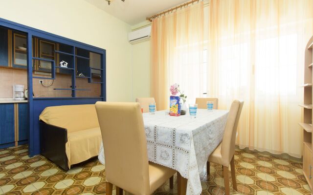 Apartment Vince - free parking: A2 plavi Primosten, Riviera Sibenik