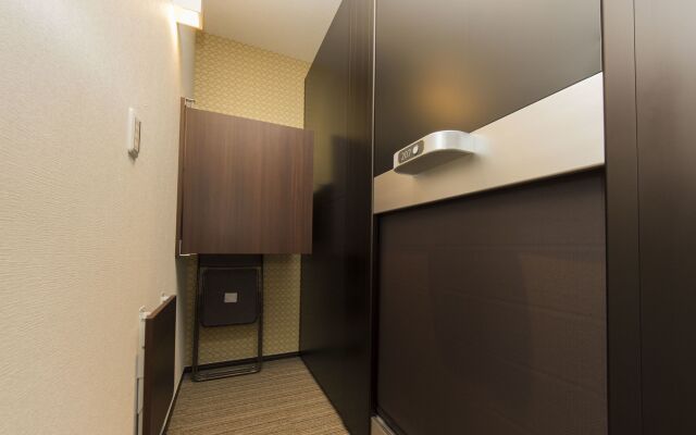 Ryoma Higashiazuma - Hostel