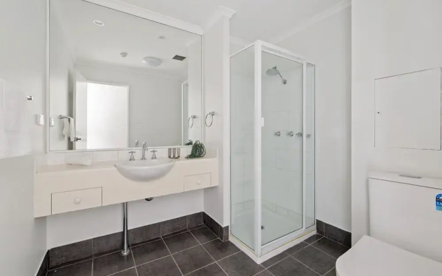 Stylish 2-bed Apartment With Pool in Camperdown