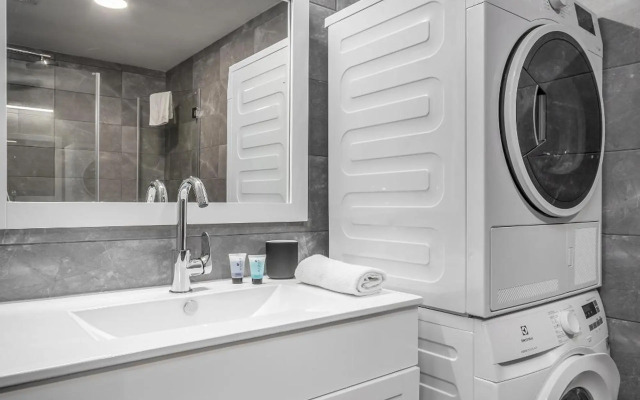 Stunning 1 BDR with balcony on Sheinkin st