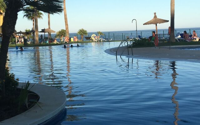 Mi Capricho Beachfront Apartment - Sitio de Calahonda