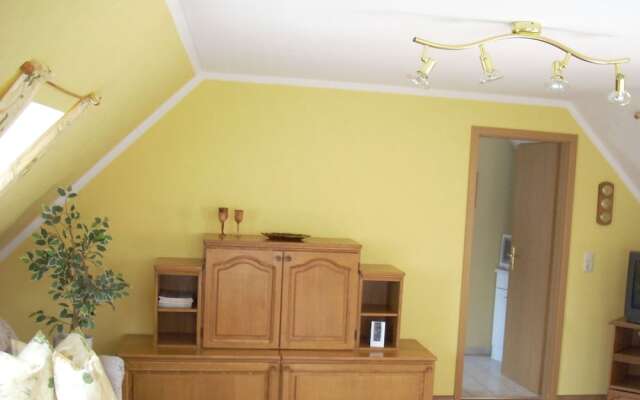 Beautiful Apartment in Wischuer with Fenced Garden