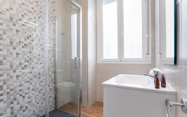Modern 1 BD Apartment in the City Center Recaredo VII