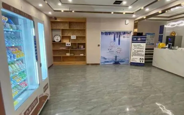 AT YOUNG HOTEL (Beijing Shahe Subway Station Beihang University)