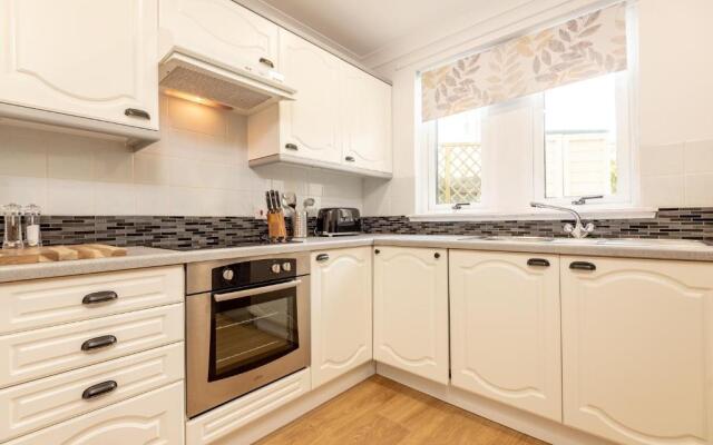 Abbey Villa Central Boutique House with Parking