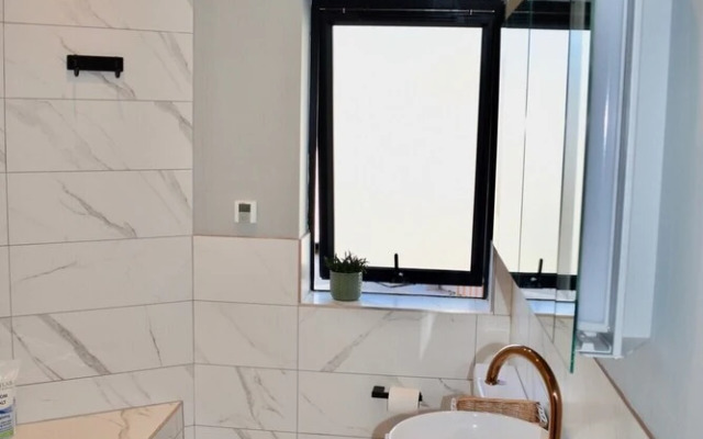 Modern 3 Bedroom House With Stunning Views
