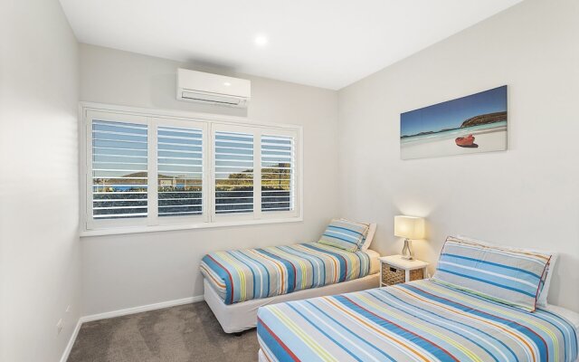 Boulder Bay Rd 1/2 - Fingal Bay