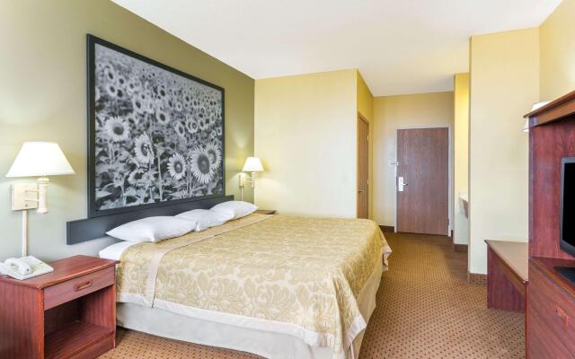 Super 8 By Wyndham Osage