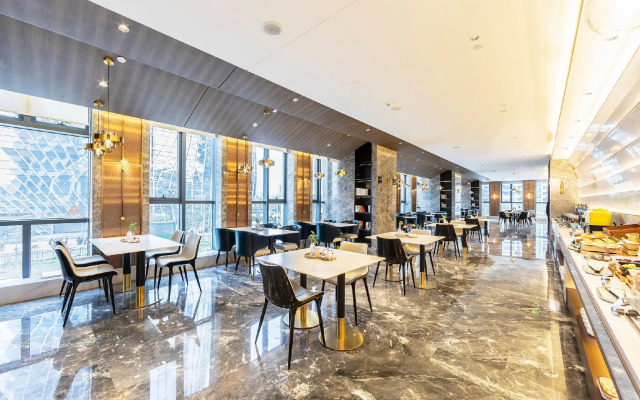 Atour Hotel Zhengzhou East Station Longzi Lake