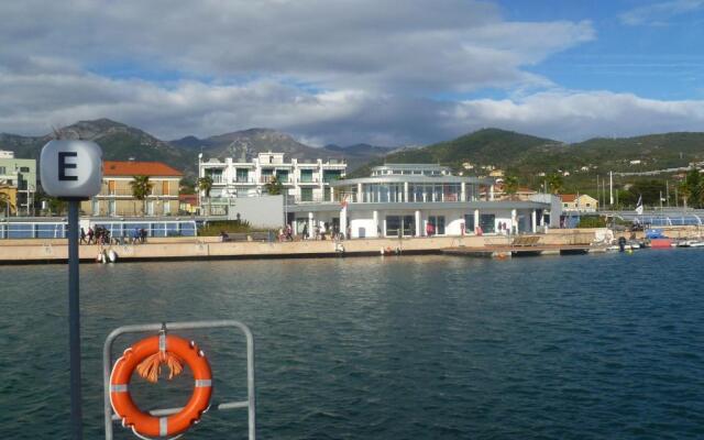 Le Vele Residence Sailing Boat