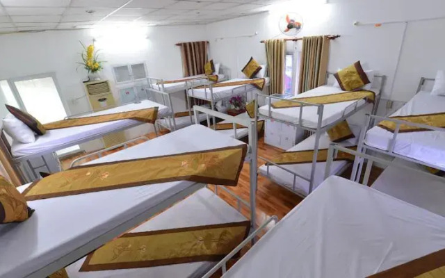 Lake Side Hostel