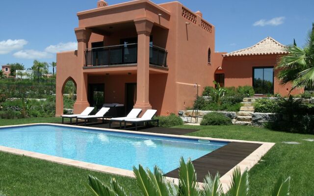 Spacious Villa in Alcantarilha With Private Swimming Pool