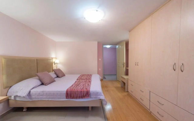 Platon Apartment