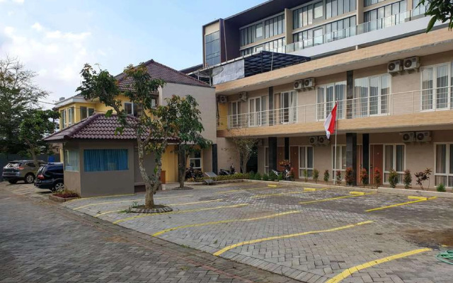 RedDoorz near Jawa Timur Park 2