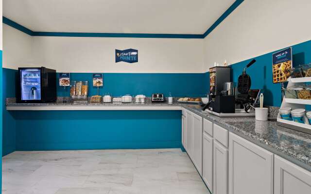 Clarion Pointe Bloomington – Normal near I-55 and University