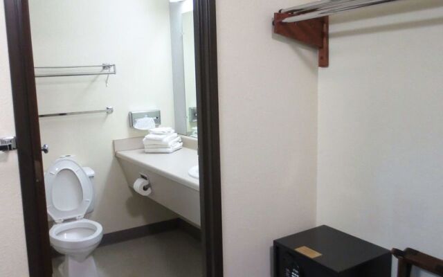 Motel 6 Concordia, MO