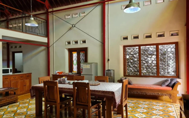 Omah Pitoe Guest House