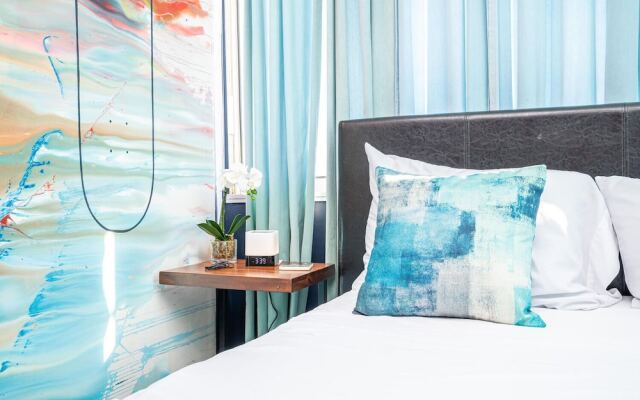 ATL Downtown Condo with Free Parking