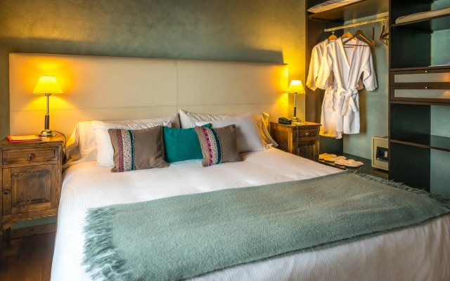 Lirolay Suites