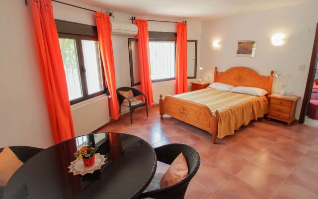 Monica - holiday home with private swimming pool in Benissa