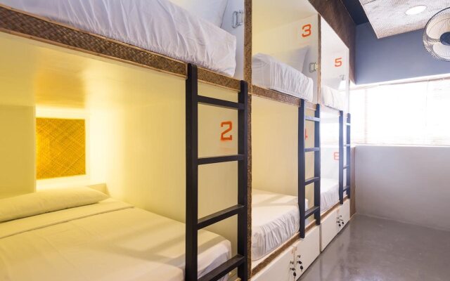MNL Beach Hostel Boracay