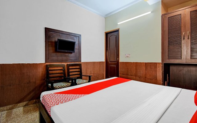 OYO 77724 Hotel Chitra