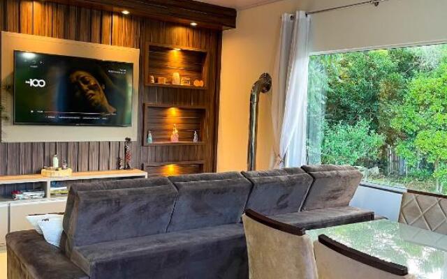 Belíssima Casa com 3 Suítes em Urubici