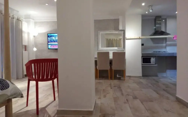 Center Apartment With Private Yard D11